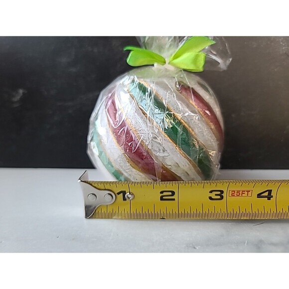 Candy cane Swirl Christmas Candle - Picture 5 of 10